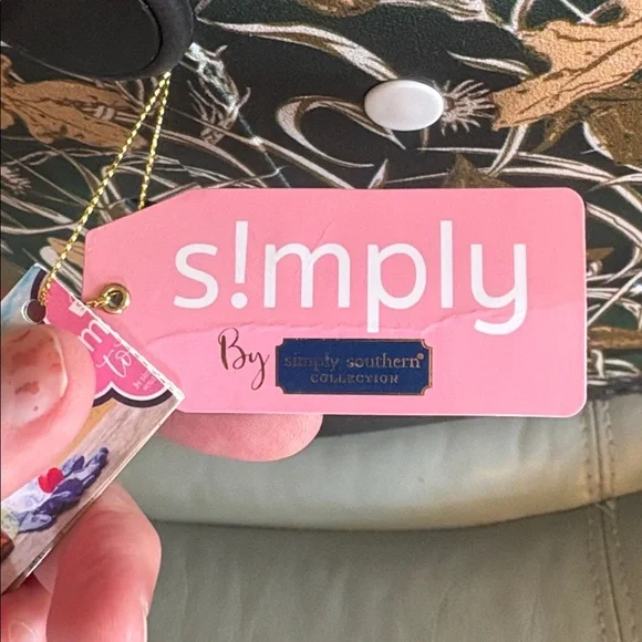 Simply Southern tote nwt camo. - Picture 6 of 11